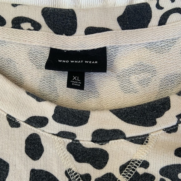 Who What Wear puff sleeve leopard print sweatshirt - Picture 2 of 4
